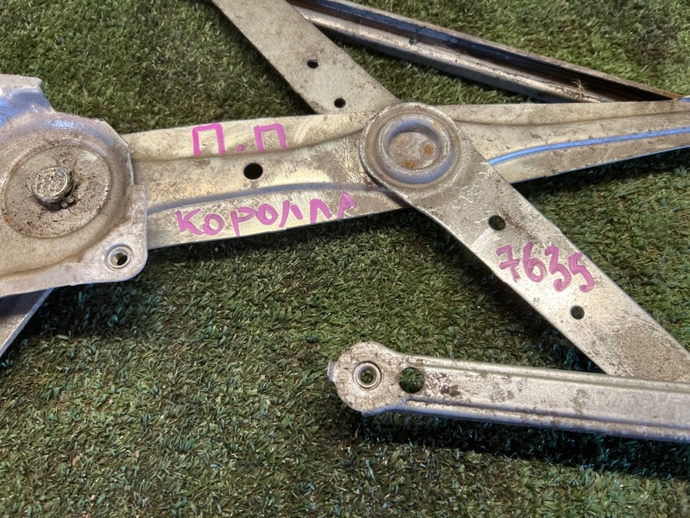 Стеклоподъемник Toyota Corolla 2011 E 151