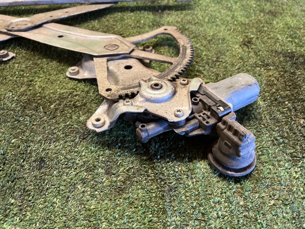 Стеклоподъемник Toyota Corolla 2011 E 151