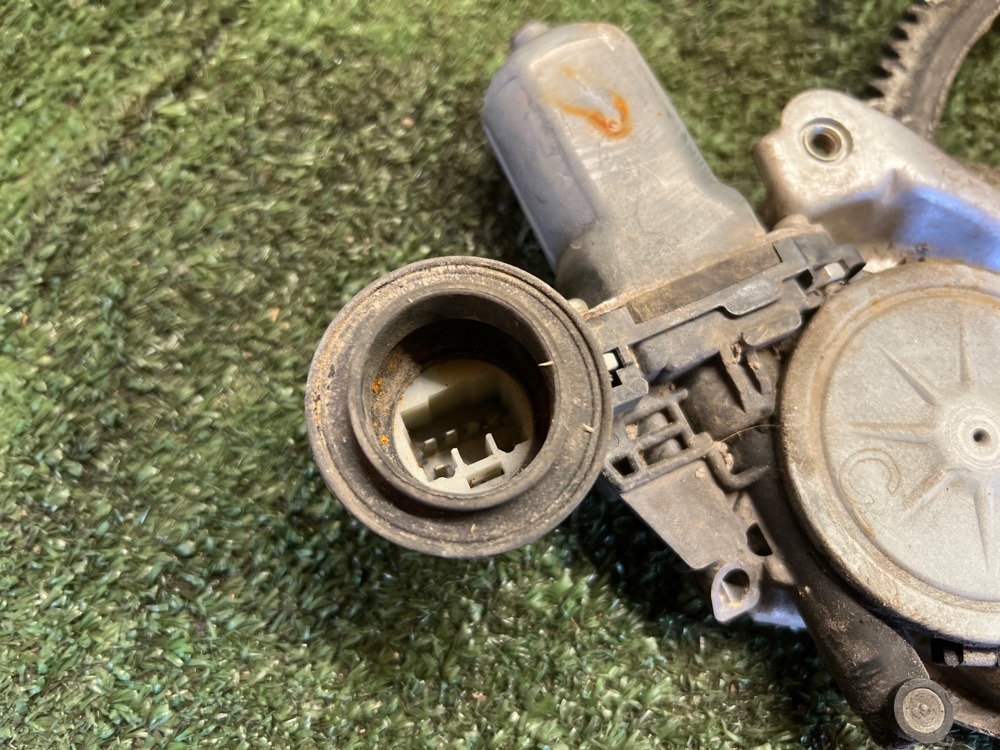 Стеклоподъемник Toyota Corolla 2011 E 151