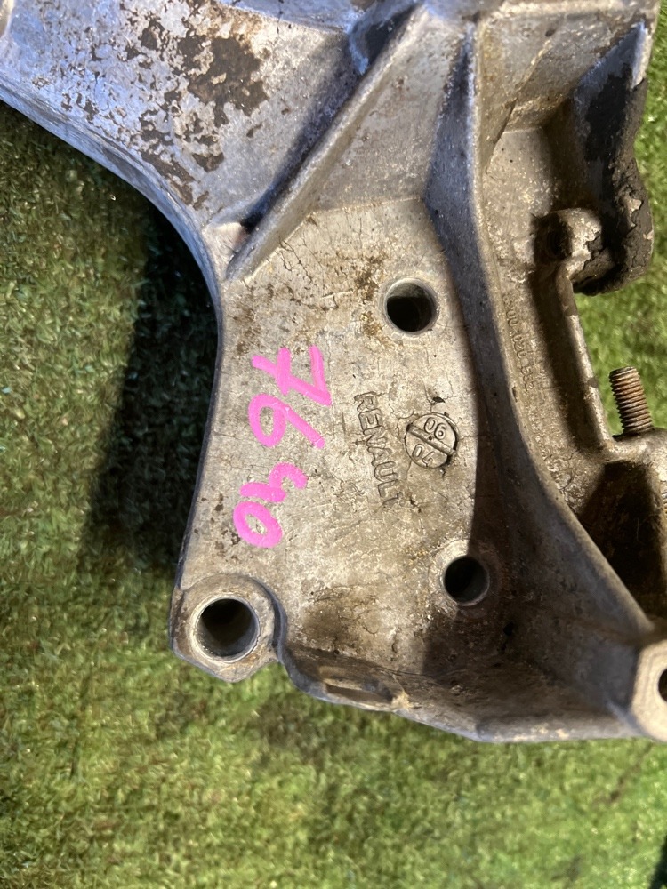 Кронштейн генератора Renault symbol 2004 седан