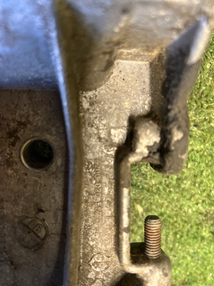 Кронштейн генератора Renault symbol 2004 седан