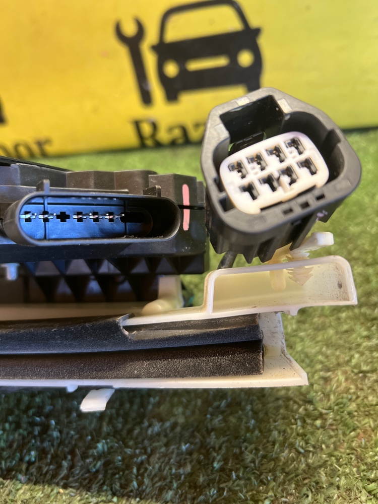 Замок двери Ford KUGA 2013 C512