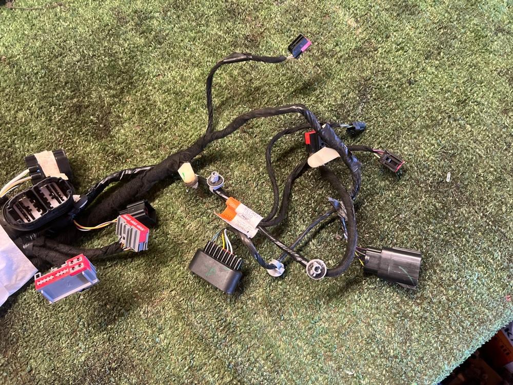 Проводка двери Ford KUGA 2013 C512