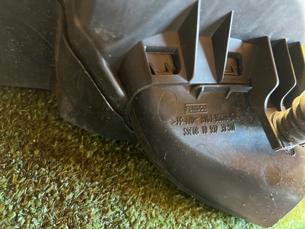 Корпус воздушного фильтра Ford KUGA 2013 C512