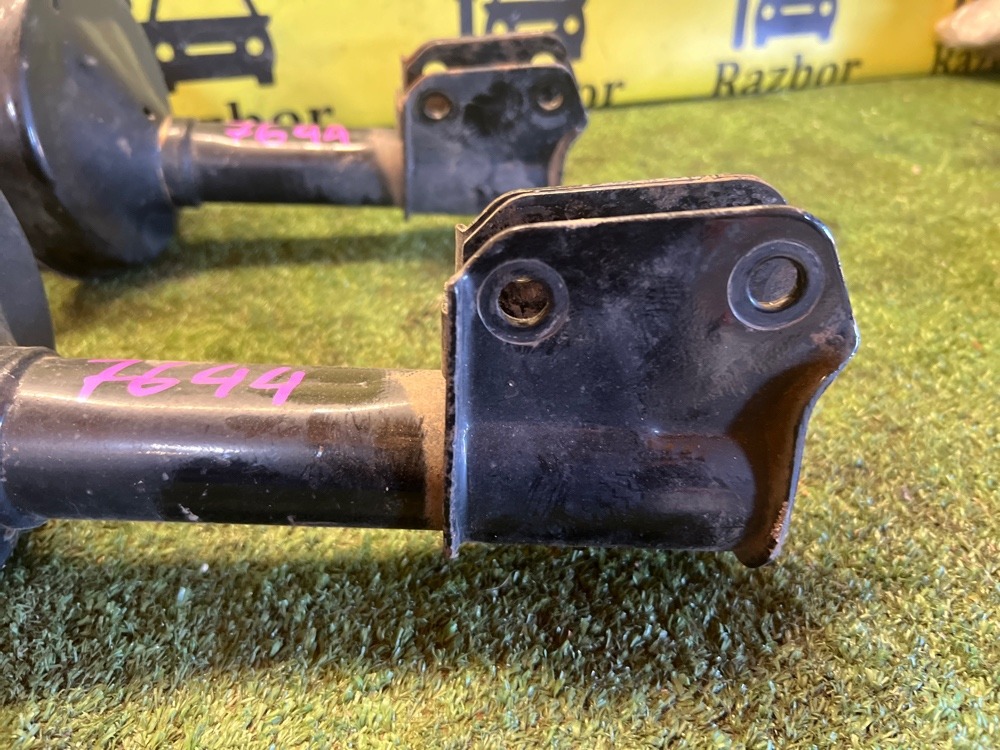 Стойки передние Renault symbol 2004 седан