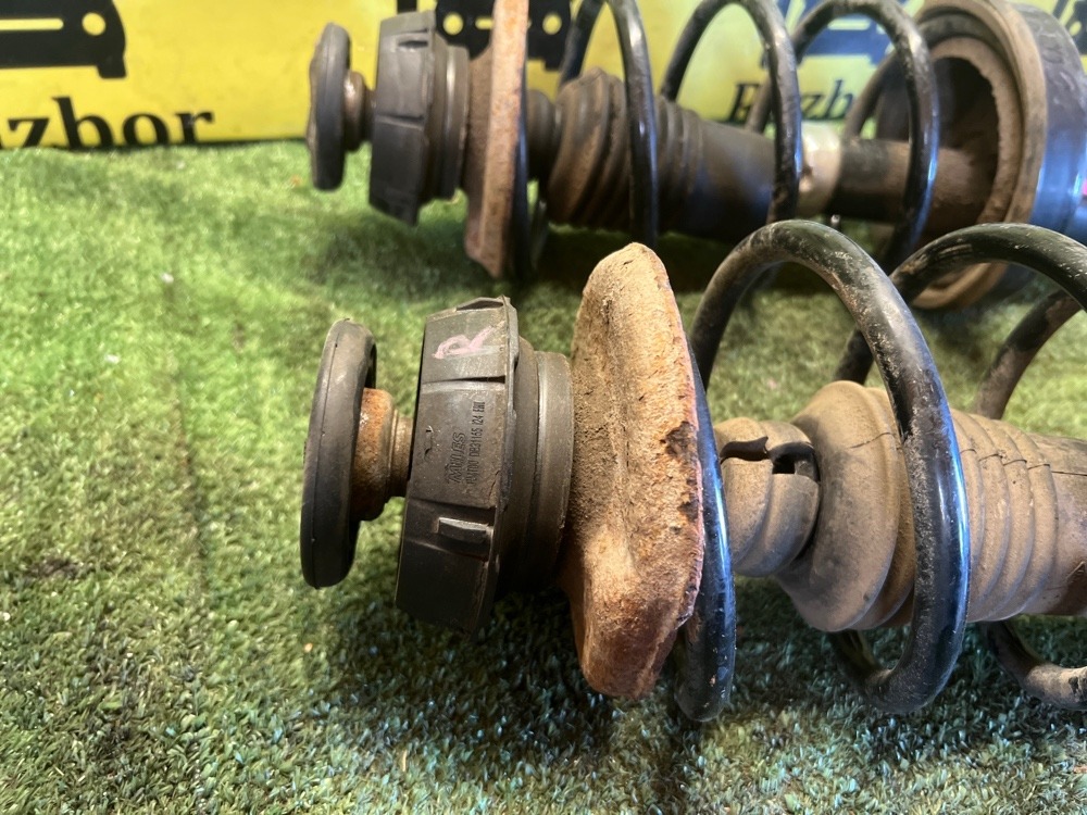 Стойки передние Renault symbol 2004 седан