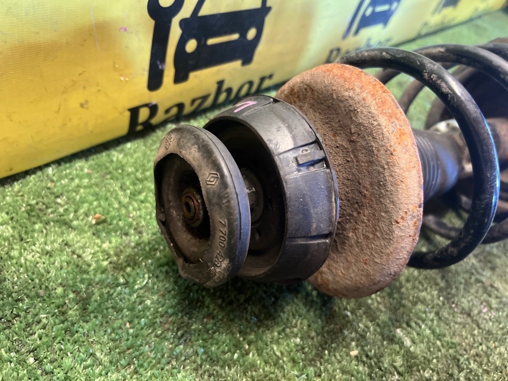 Стойки передние Renault symbol 2004 седан