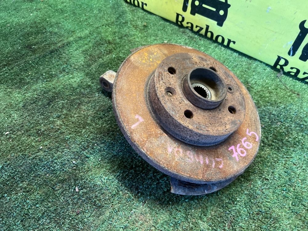 Поворотный кулак Renault symbol 2004 седан