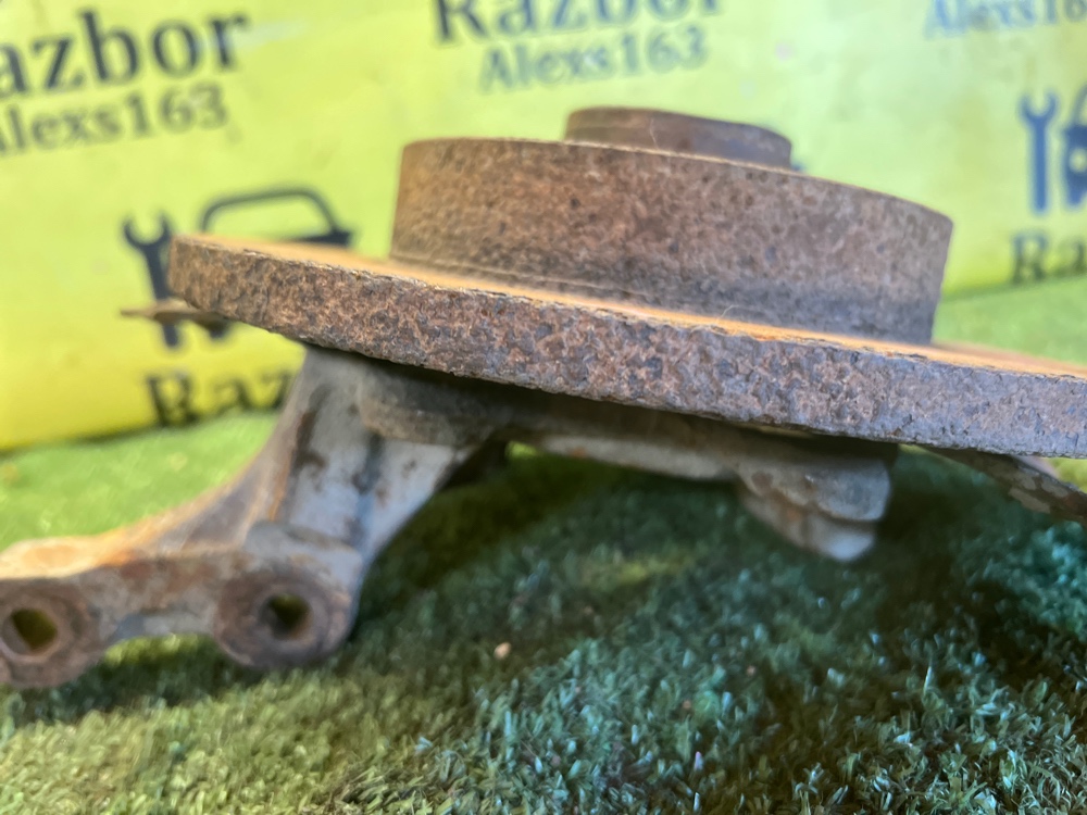 Поворотный кулак Renault symbol 2004 седан