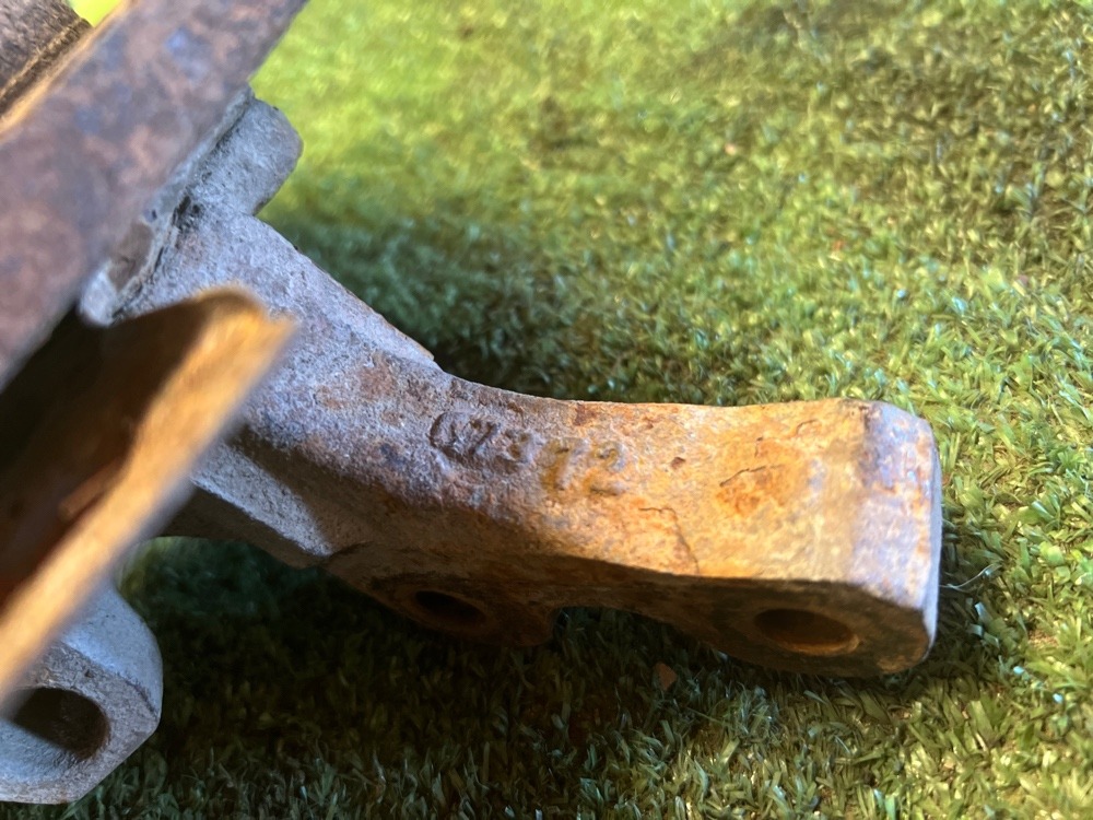 Поворотный кулак Renault symbol 2004 седан