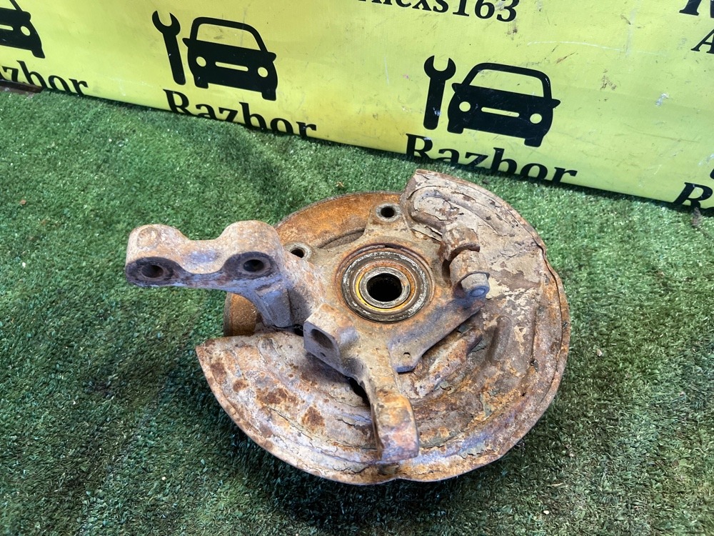 Поворотный кулак Renault symbol 2004 седан