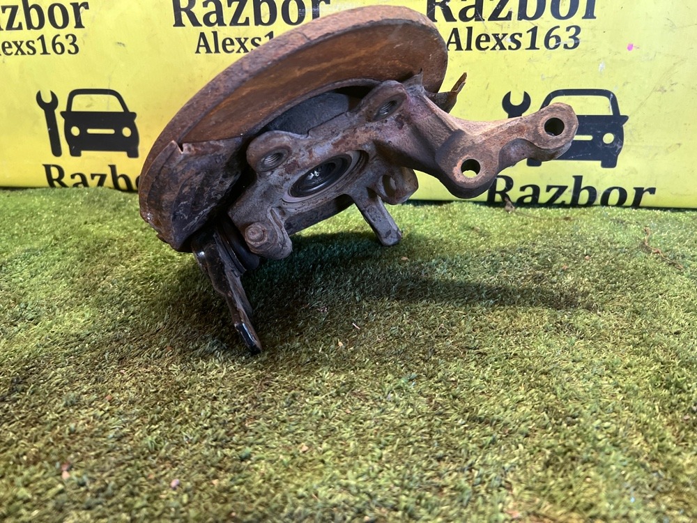 Поворотный кулак Renault symbol 2004 седан