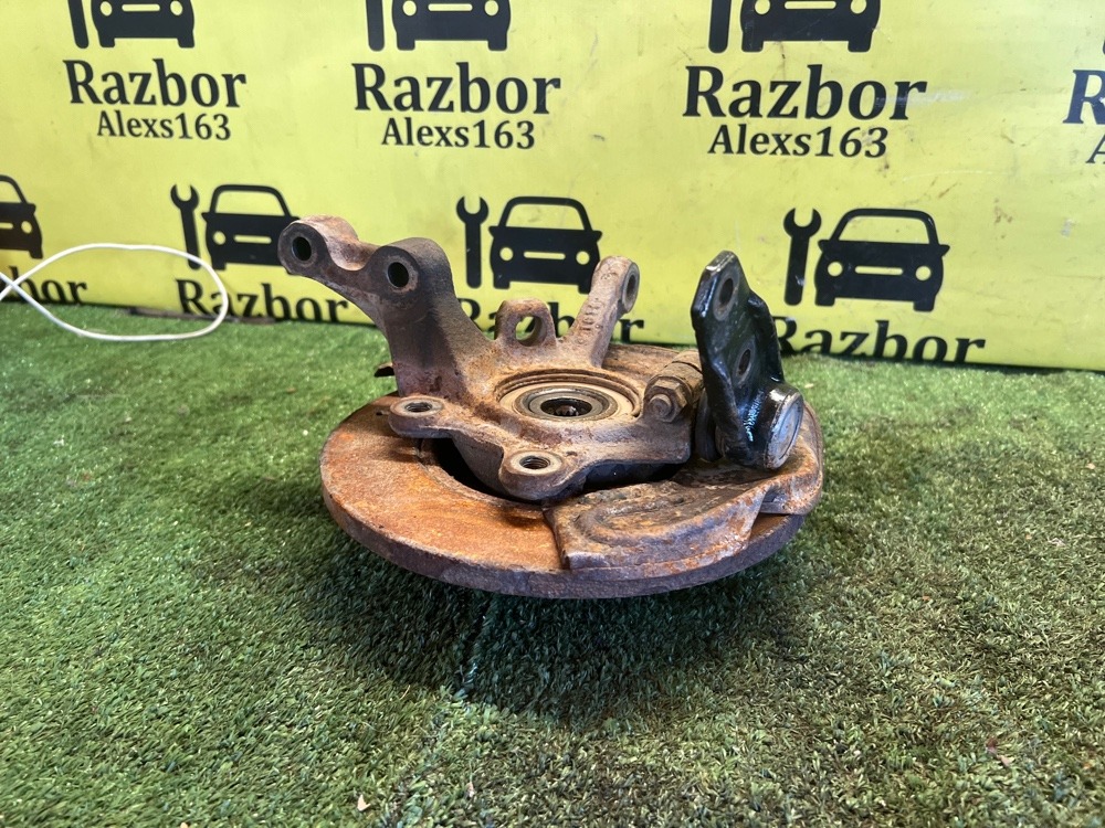 Поворотный кулак Renault symbol 2004 седан