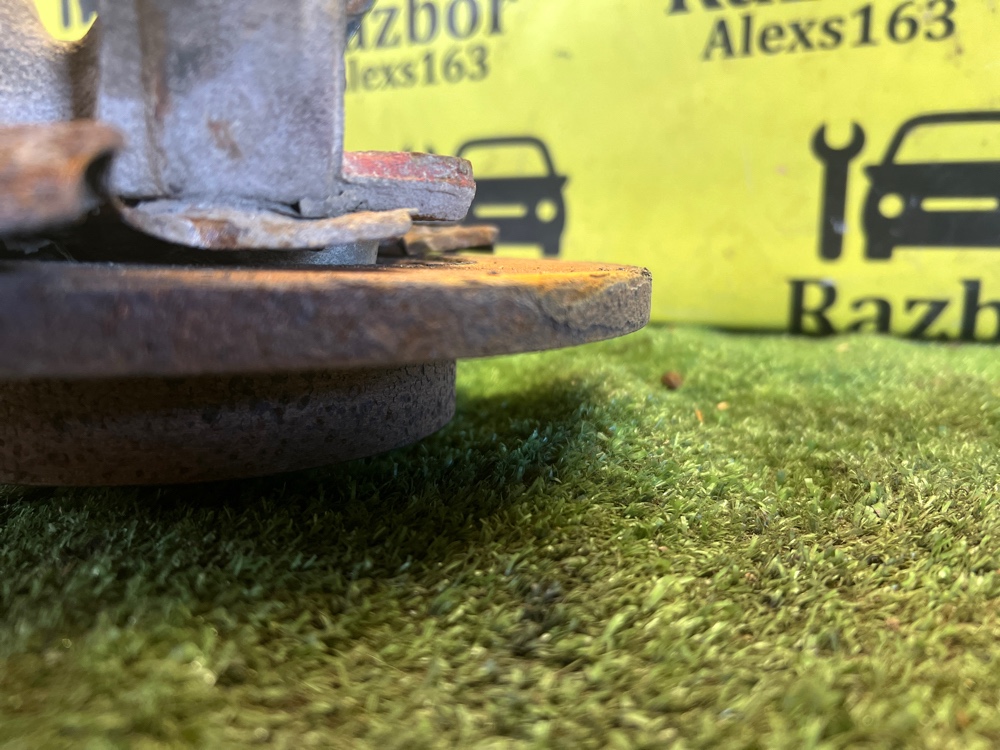 Поворотный кулак Renault symbol 2004 седан