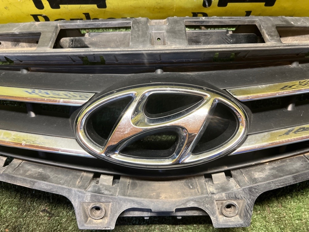 Решетка радиатора Hyundai Solaris 2016 1