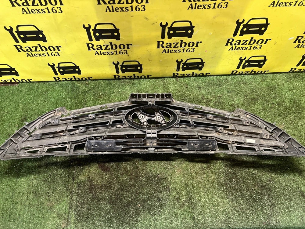 Решетка радиатора Hyundai Solaris 2016 1