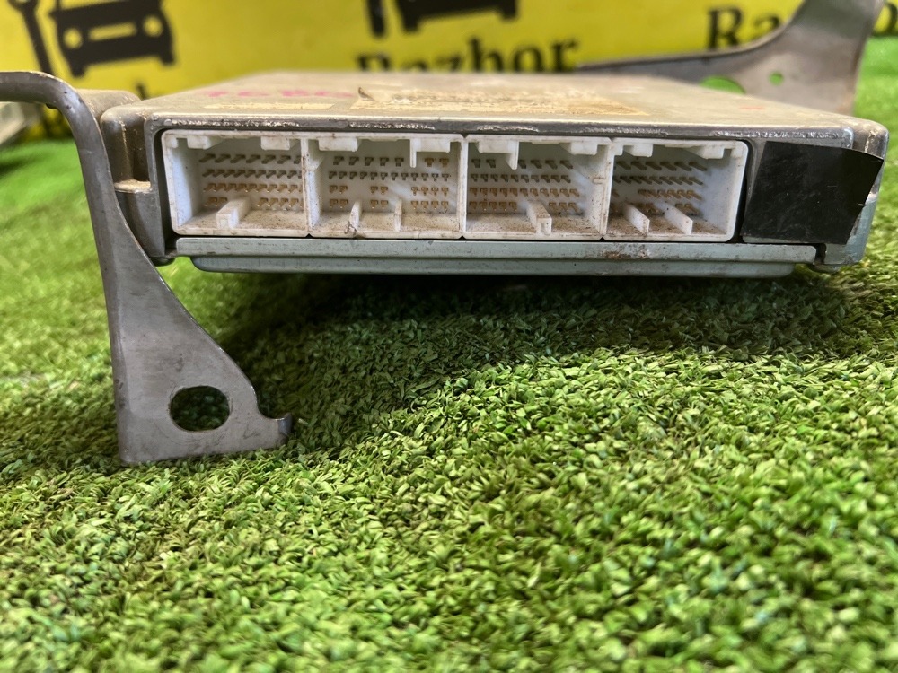 Блок управления двигателем (ЭБУ) Toyota Isis