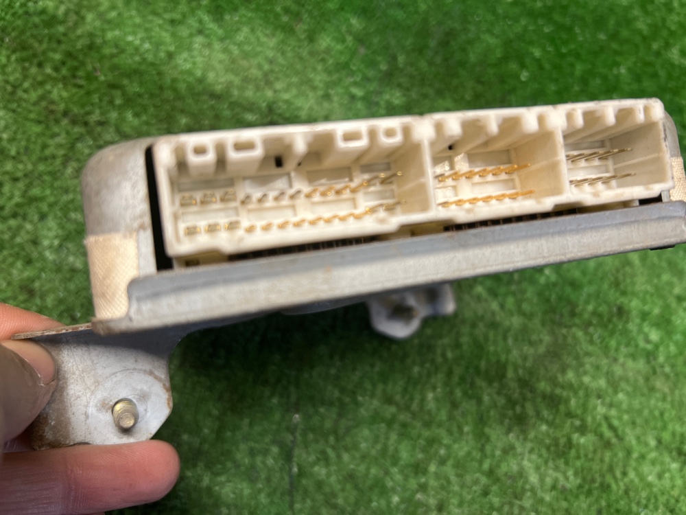 Блок управления ABS Toyota Land Cruiser 100