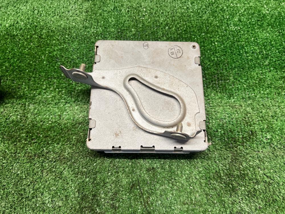 Блок управления ABS Toyota Land Cruiser 100