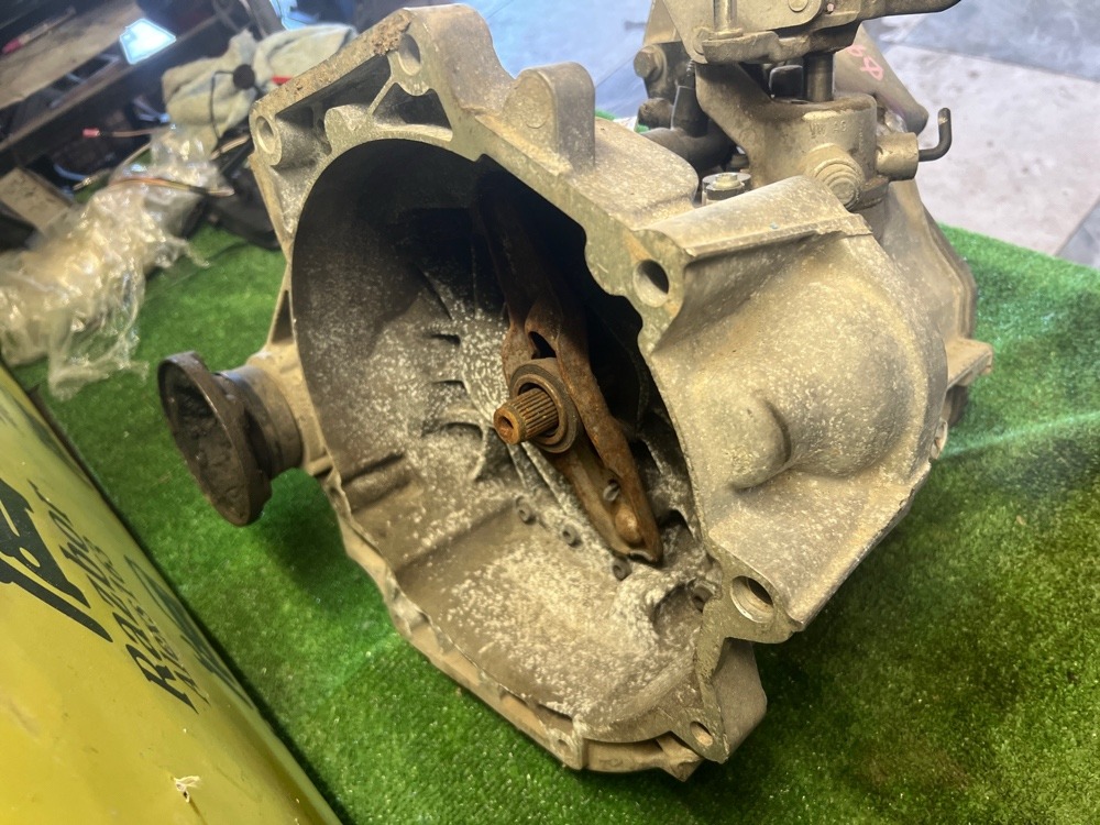 Коробка передач (МКПП) Volkswagen Golf 5 2005