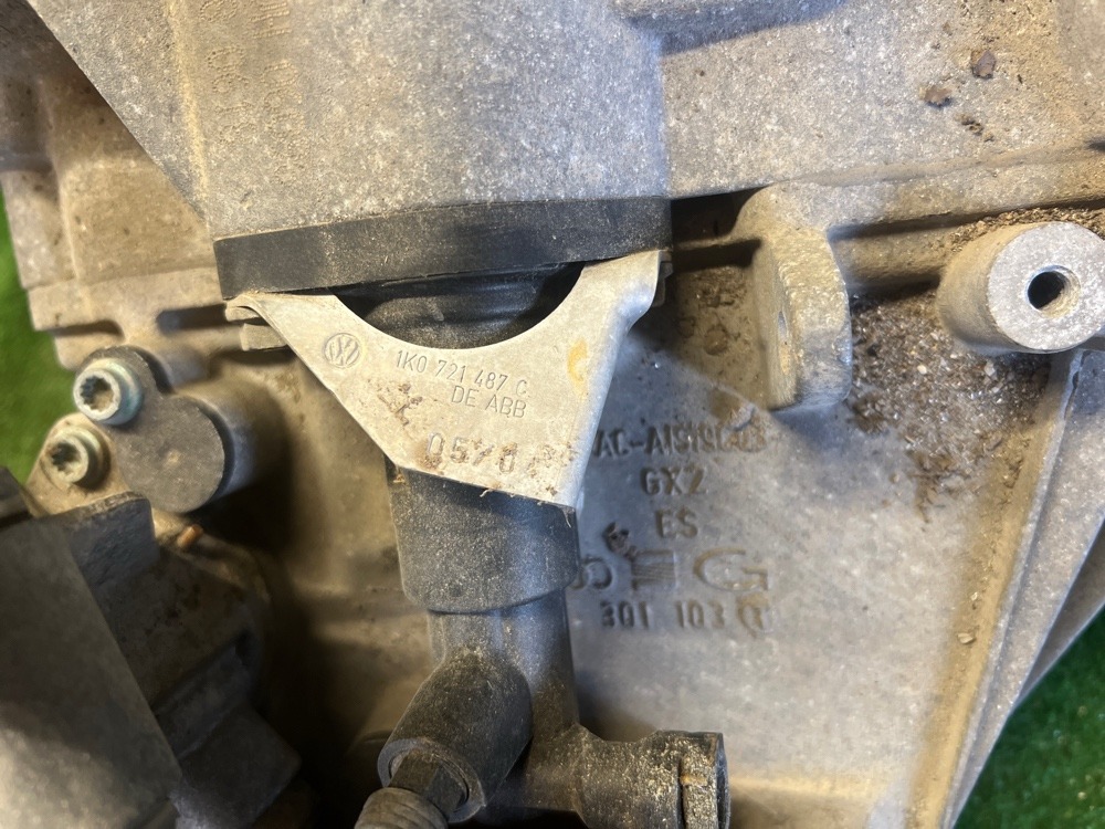 Коробка передач (МКПП) Volkswagen Golf 5 2005