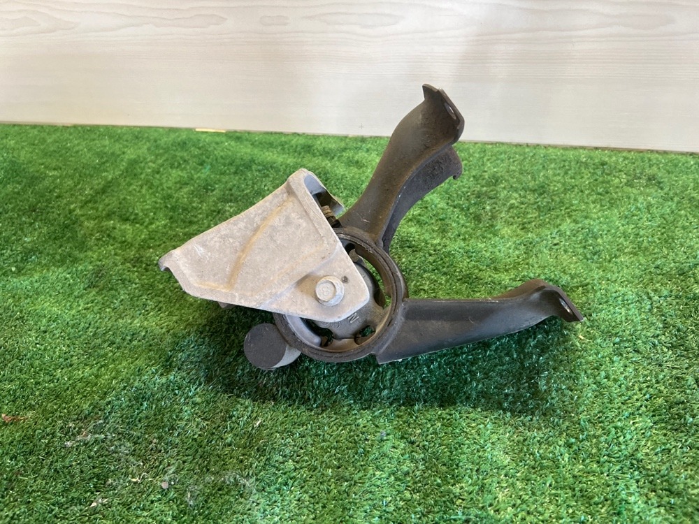 Кронштейн МКПП Mitsubishi Lancer 9 2003-2008