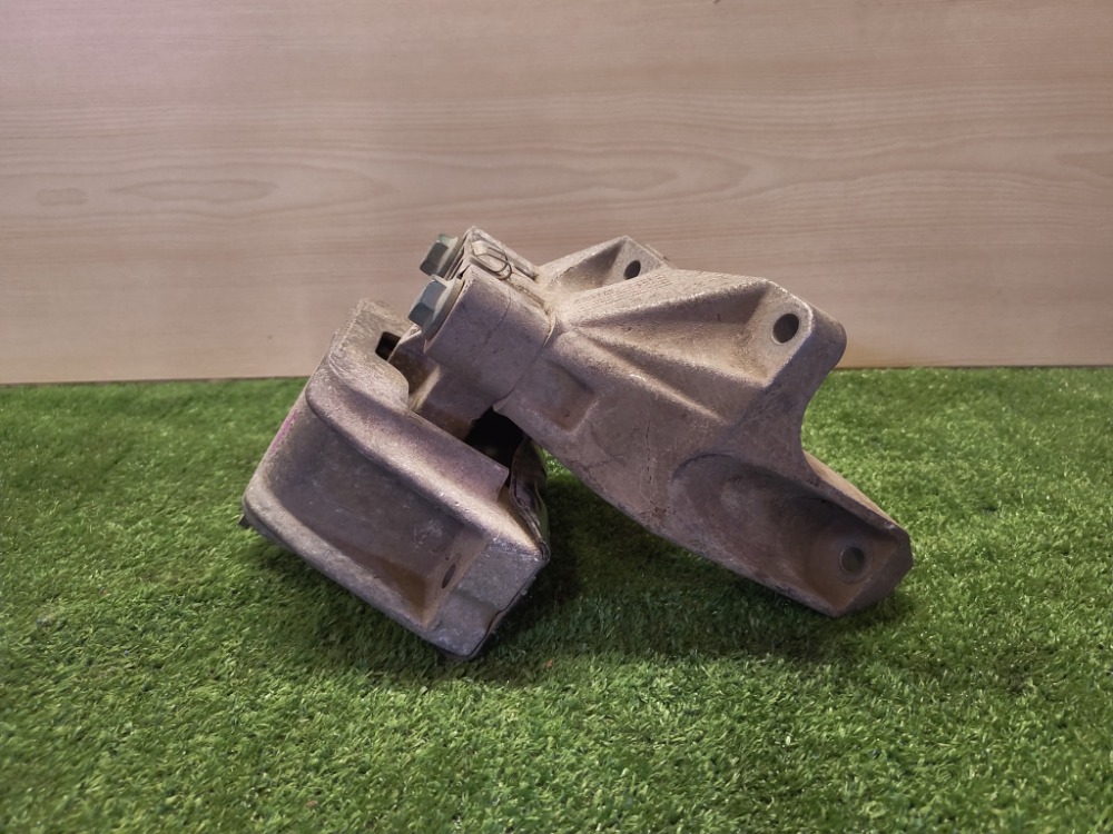 Подушка двигателя VOLKSWAGEN Golf 2002 4