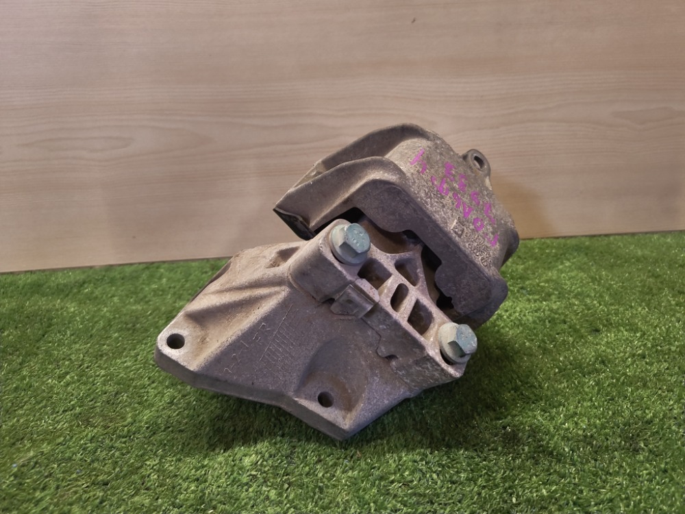 Подушка двигателя VOLKSWAGEN Golf 2002 4
