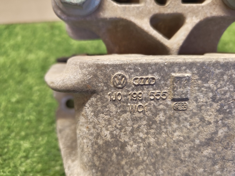 Подушка двигателя VOLKSWAGEN Golf 2002 4