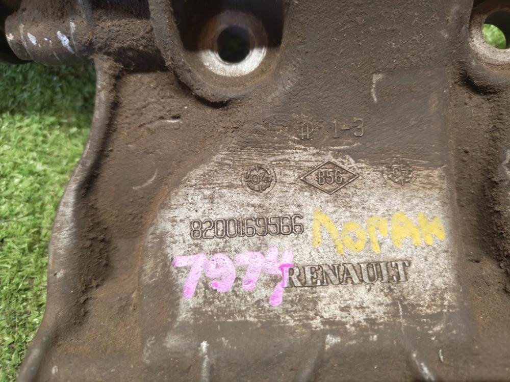 Кронштейн генератора Renault Logan 2008 1