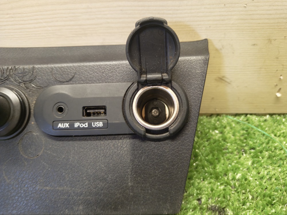 USB Разъем Kia Rio 2014 3