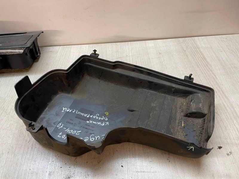 Крышка предохранителей Peugeot 407 2007 407