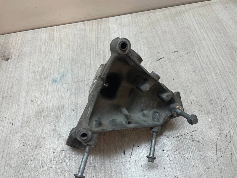Кронштейн кондиционера Volvo XC70 2004 BZ52