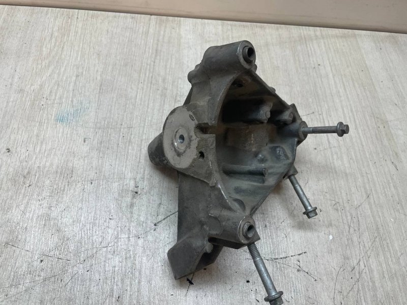 Кронштейн кондиционера Volvo XC70 2004 BZ52