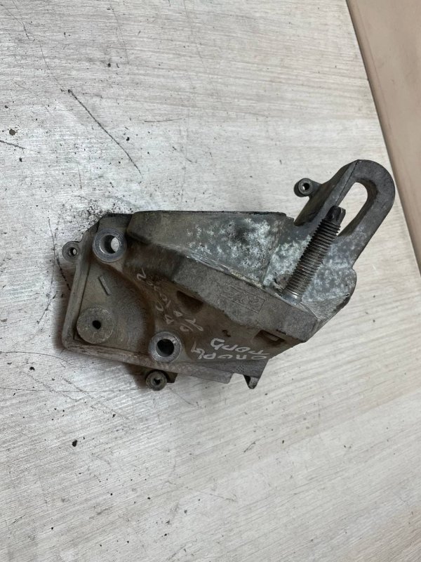 Кронштейн двигателя Ford Focus 2005 BK