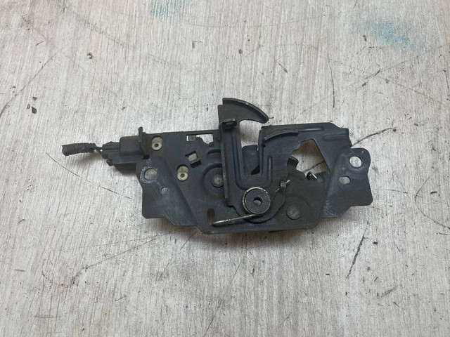 Замок капота Ford Focus 3 2013 CB8