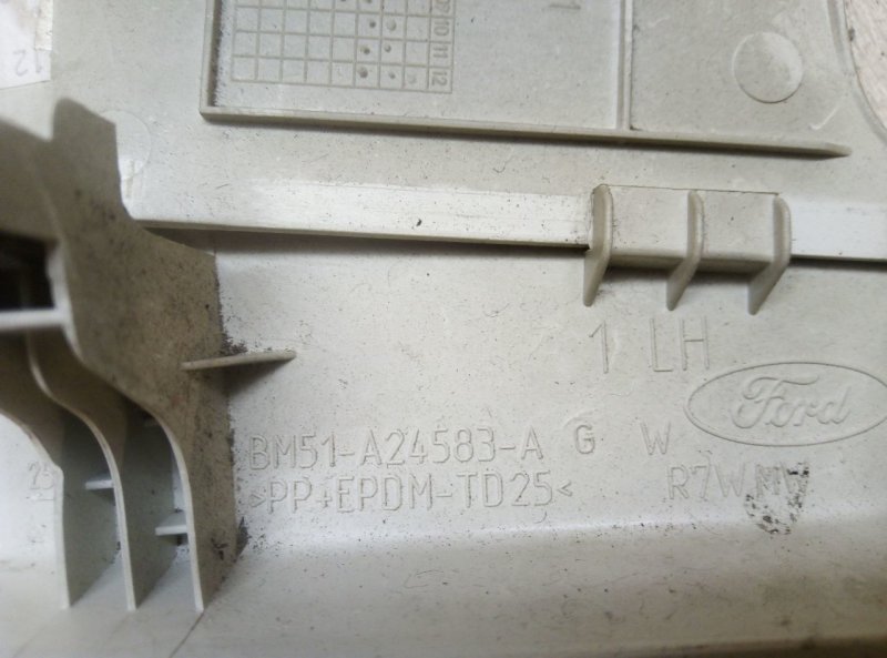 Обшивка стойки Ford Focus 3 2013 CB8