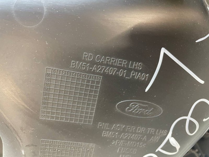 Обшивка двери Ford Focus 3 2013 CB8