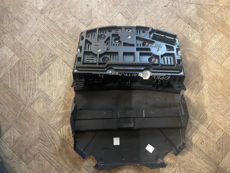 Панель приборов Opel Astra H 2008 L48