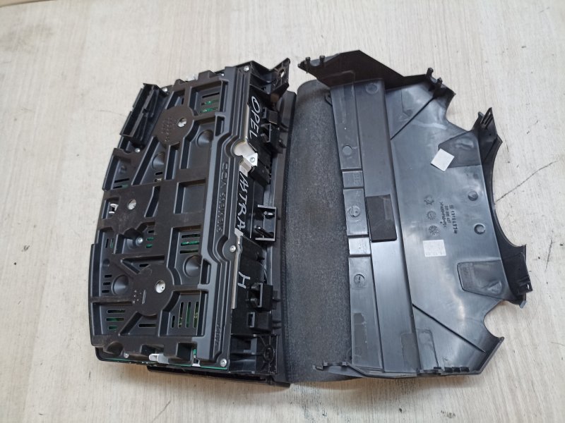 Панель приборов Opel Astra H 2008 L48