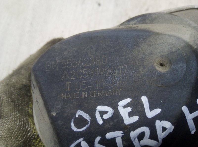 Дроссельная заслонка Opel Astra H 2008 L48