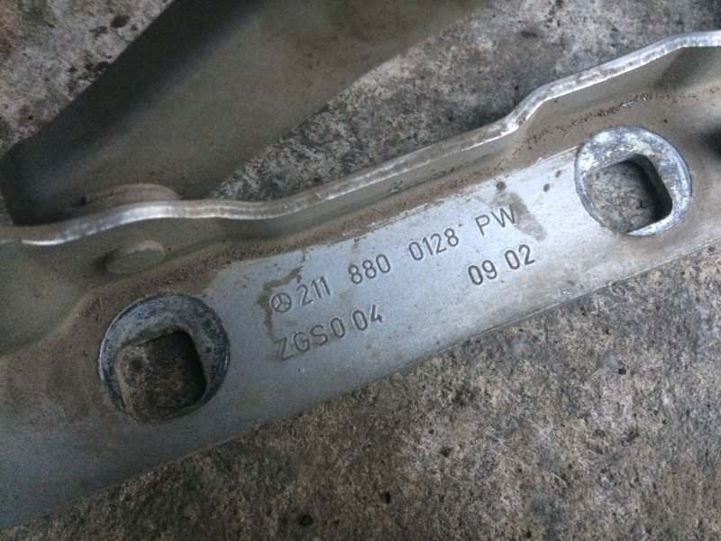 Петля капота Mercedes-Benz S-klasse 2000 W220