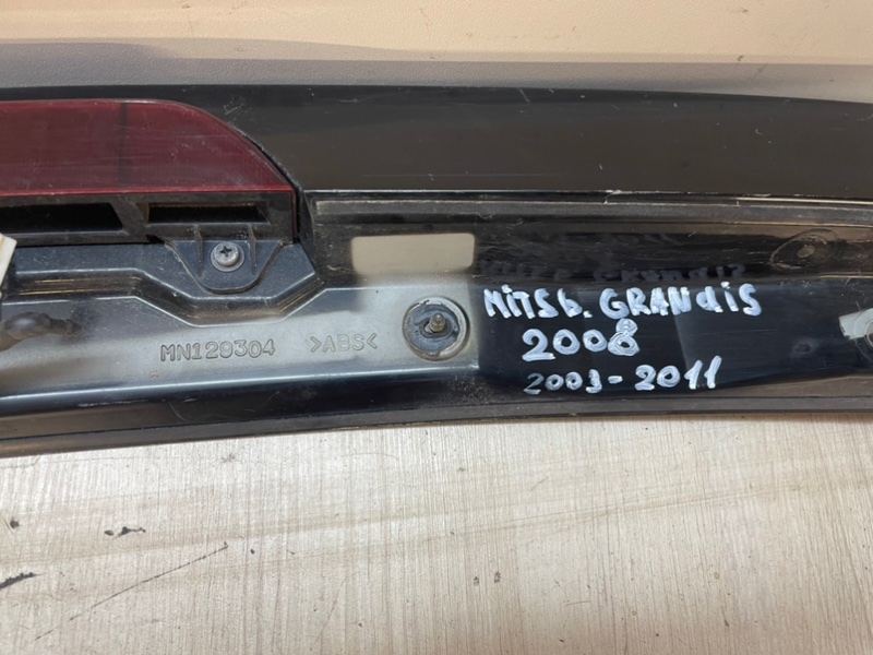Спойлер крышки багажника Mitsubishi Grandis 2008 NA4W, NA8W