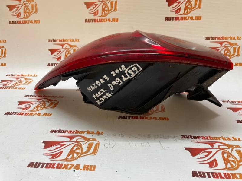 Фонарь Mazda 3 2018 BM хетчбек