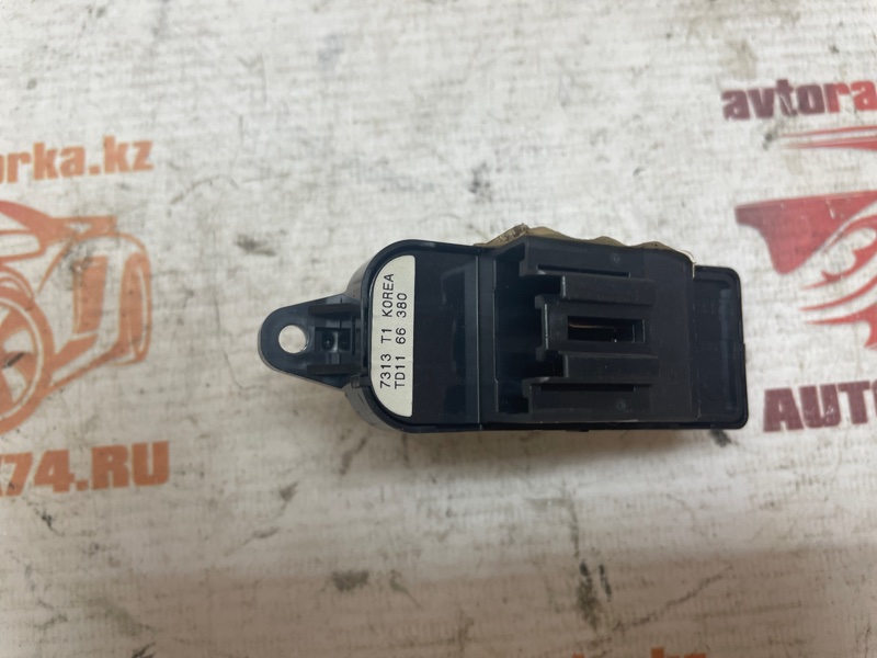 Кнопка стеклоподъемника Mazda CX-9 2009 TB