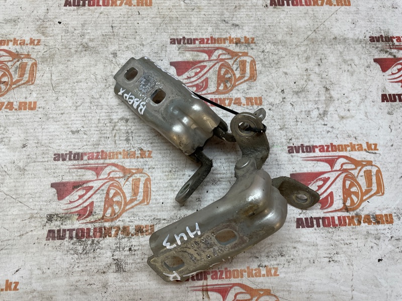 Петля двери Cadillac STS 2005-2011