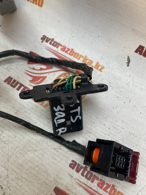 Проводка двери Cadillac STS 2005-2011