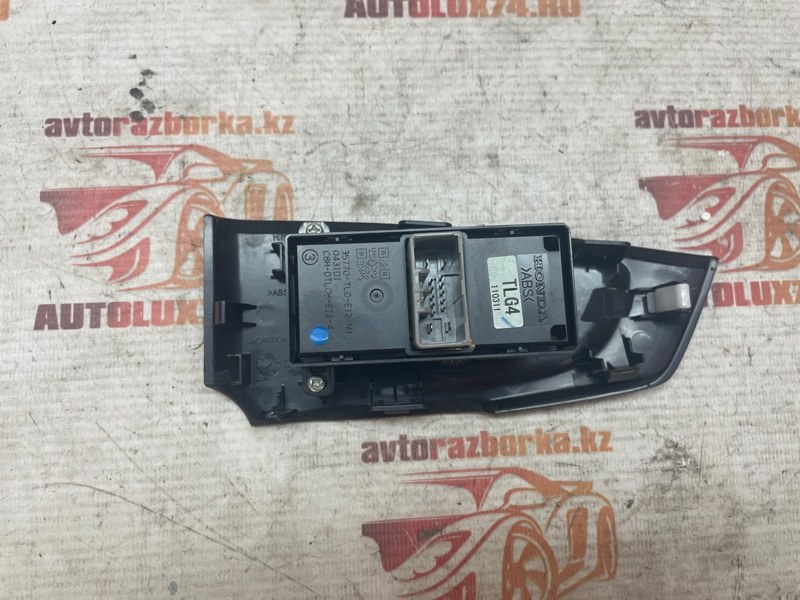 Кнопка стеклоподъемника Honda Accord 8 2012 CU2