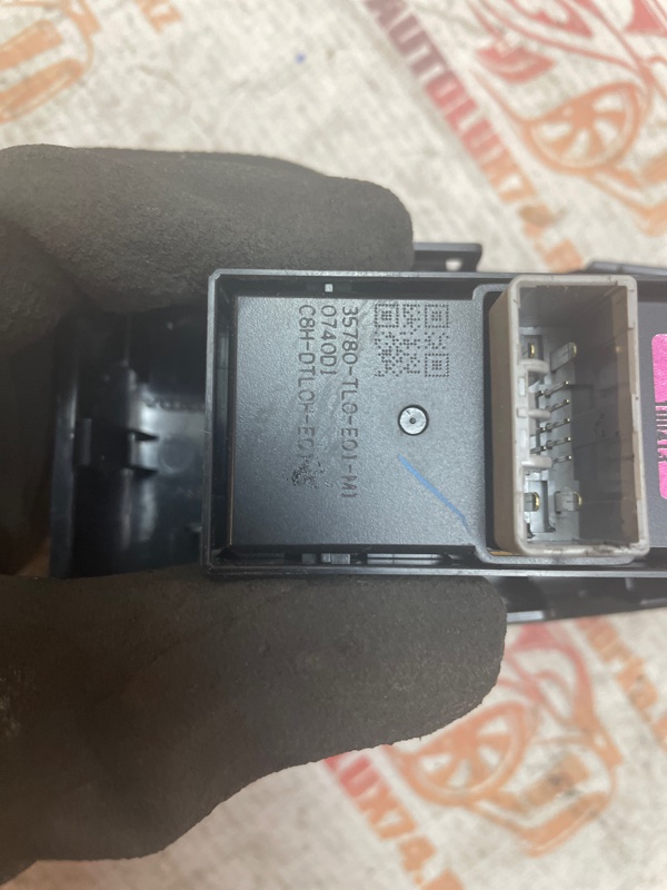 Кнопка стеклоподъемника Honda Accord 8 2010 CU