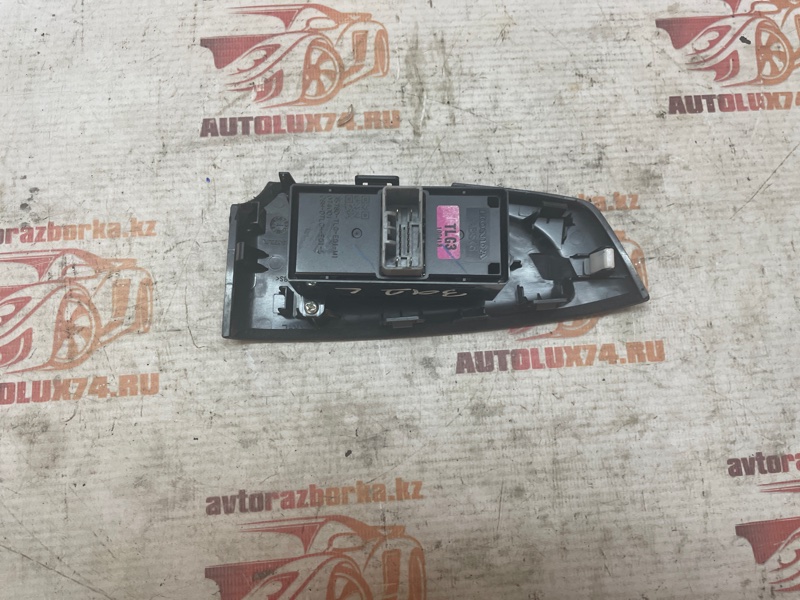 Кнопка стеклоподъемника Honda Accord 8 2010 CU
